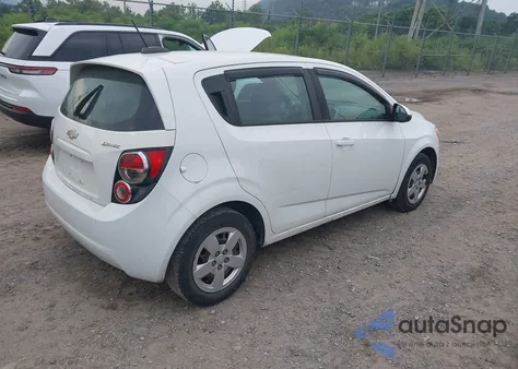 2015 Chevrolet Sonic Ls Auto z USA, uszkodzony, nr VIN 1G1JA6SH0F4192571